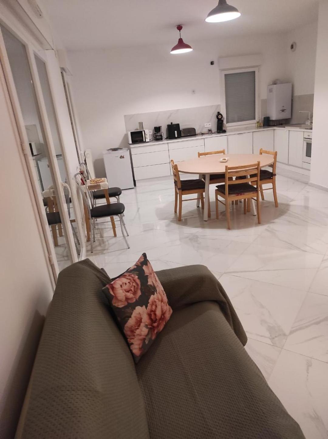 Tres Bel Appartement Avec Grand Jardin, Proche De Paris 圣吉欧梅斯 外观 照片